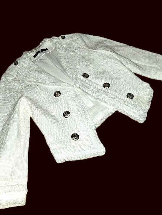 White House Black Market Jackets & Blazers - WHBM WHITE CHANEL STYLE JACKET with BRASS BUTTONS & CLASSIC FRINGED DETAIL SZ 0P